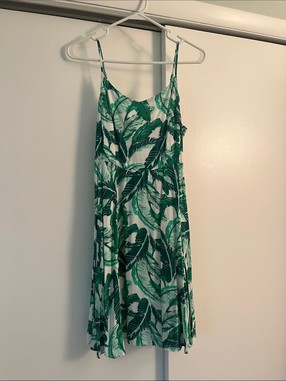 Green Leaf Print Spaghetti Strap Dress